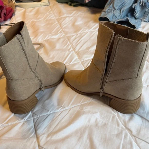 Target Tan Women's Boots - Picture 3 of 5